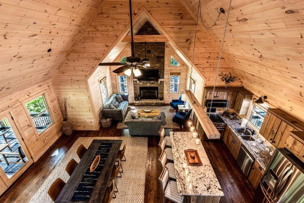 Luxe Family Cabin 8 min to Downtown Blue Ridge
